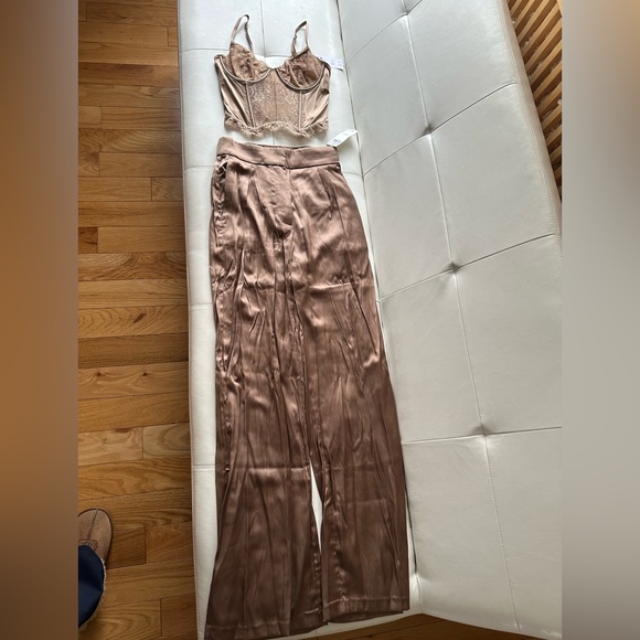 Abercrombie and Fitch Matching top and pants - Picture 4 of 6